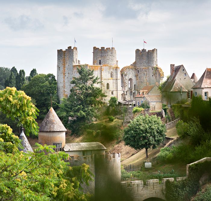 bourbon-l-archambault-Vue-Forteresse-01